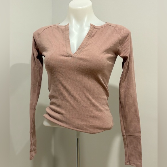 Free People Tops - Free People Dusty Pink Long Sleeve V-Neck Top